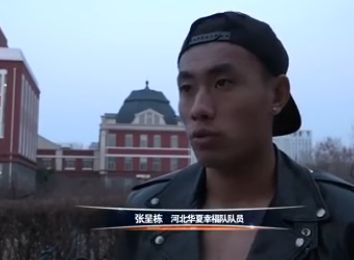 于是，她看着叶辰，开口道：你如果放了我，我们之前的恩怨可以一笔勾销。